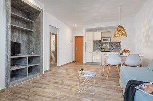 Apartment, 1 Bedroom, Terrace | 1 bedroom, blackout drapes, WiFi (free), bed sheets