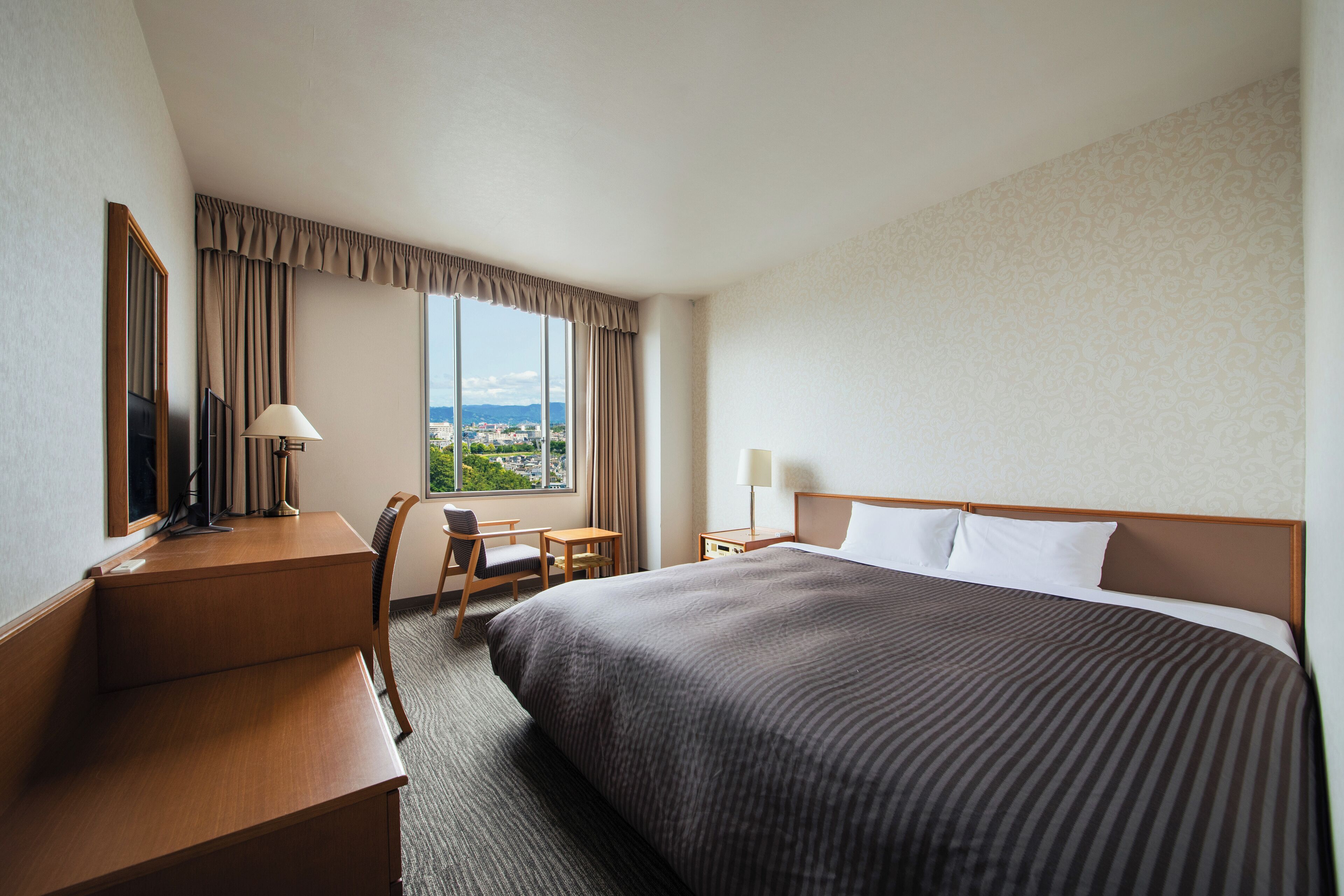 Premium bedding, in-room safe, desk, blackout curtains