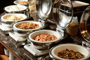 Desayuno buffet todos los días (con cargo)
