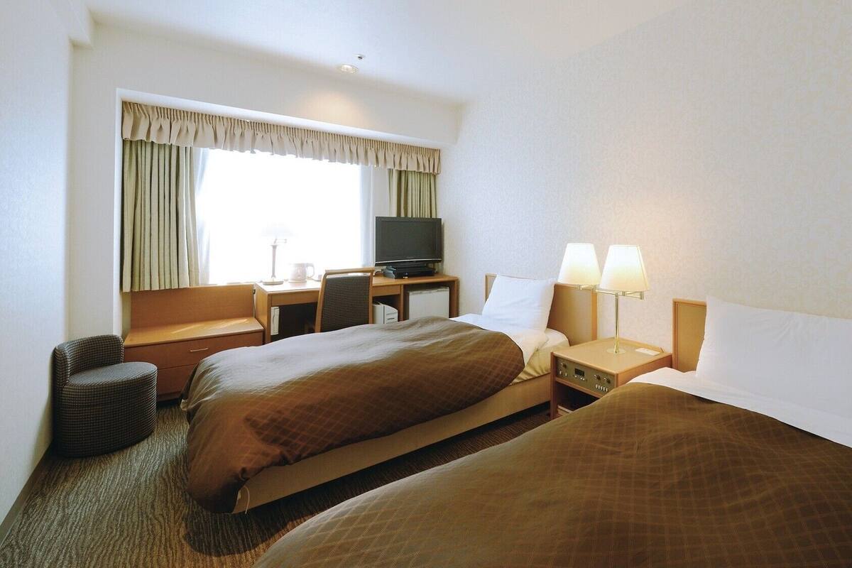 Premium bedding, in-room safe, desk, blackout drapes