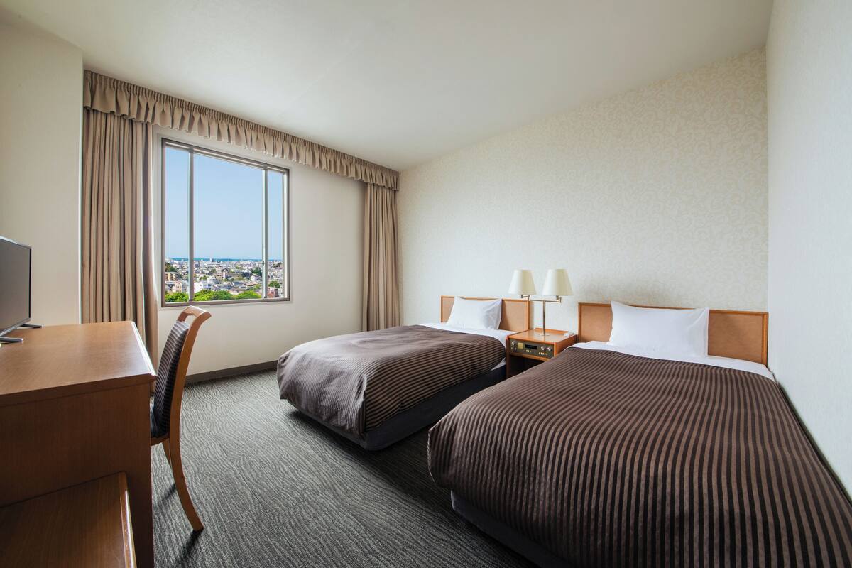 Standard Twin Room, 2 Twin Beds, Non Smoking | Premium bedding, in-room safe, desk, blackout drapes