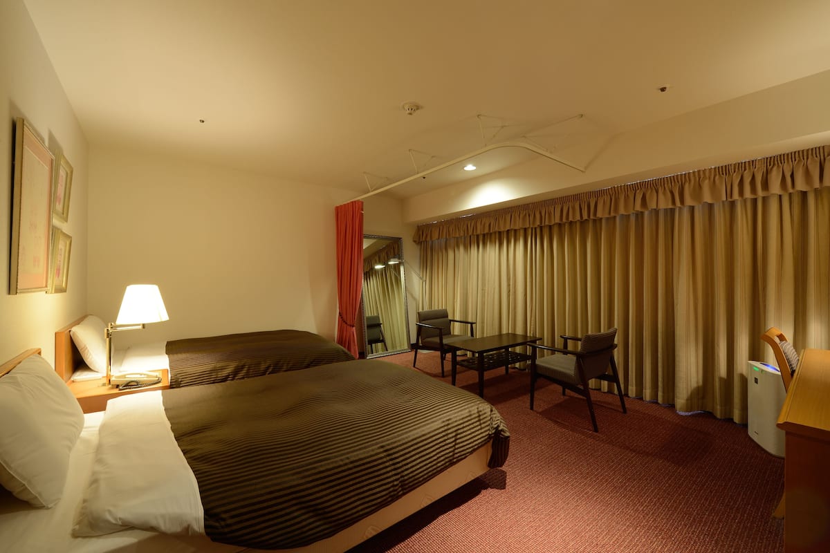 Phòng 2 giường đơn Deluxe, không hút thuốc | Bộ đồ giường cao cấp, két bảo mật tại phòng, bàn, màn/rèm cản sáng