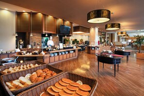 2 restaurants, Japanese cuisine