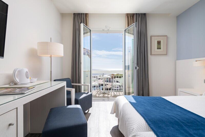 Superior Double Room with sea view | Insonorización y wifi gratis 