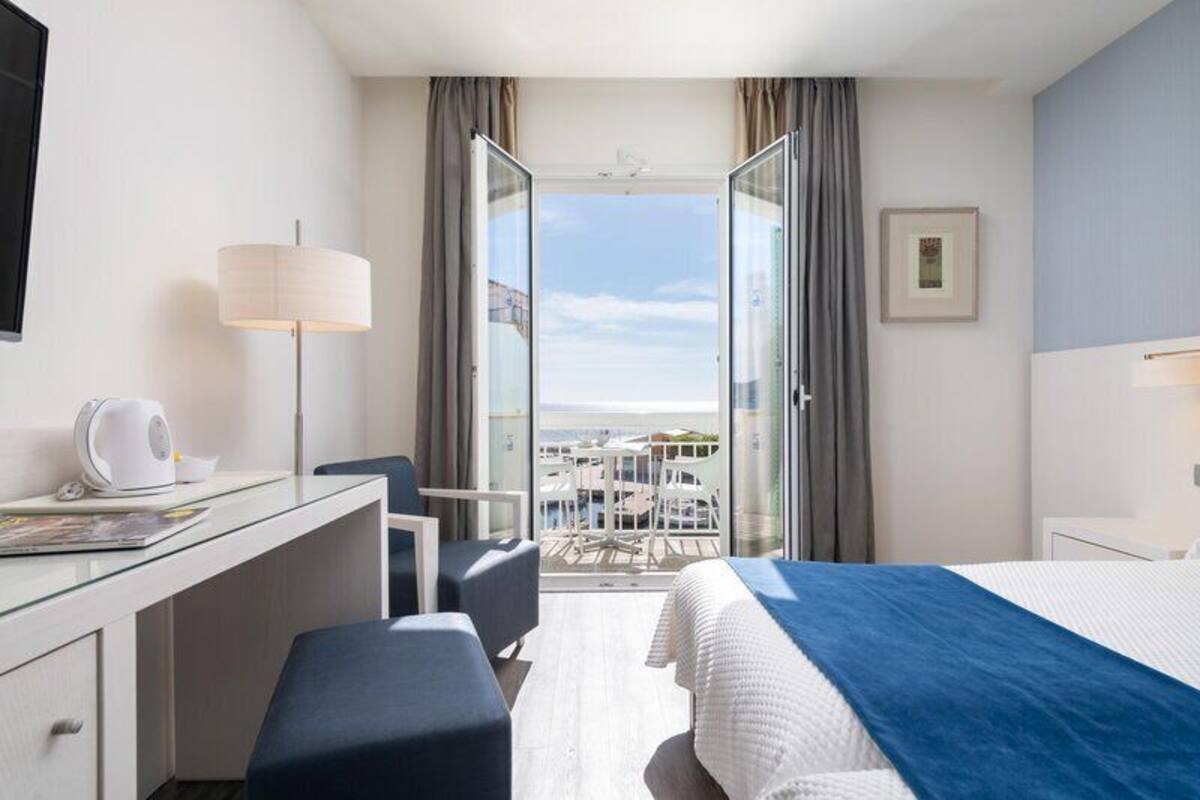 Superior Double Room with sea view | Insonorización y wifi gratis