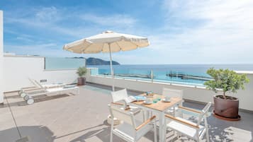 Superior suite with sea view, top floor | Udendørs spisemuligheder