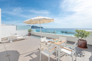 Superior suite with sea view, top floor | Speisen im Freien