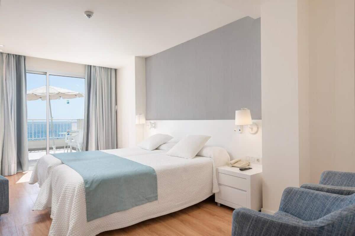 Superior room with sea view and balcony XL | Insonorización y wifi gratis