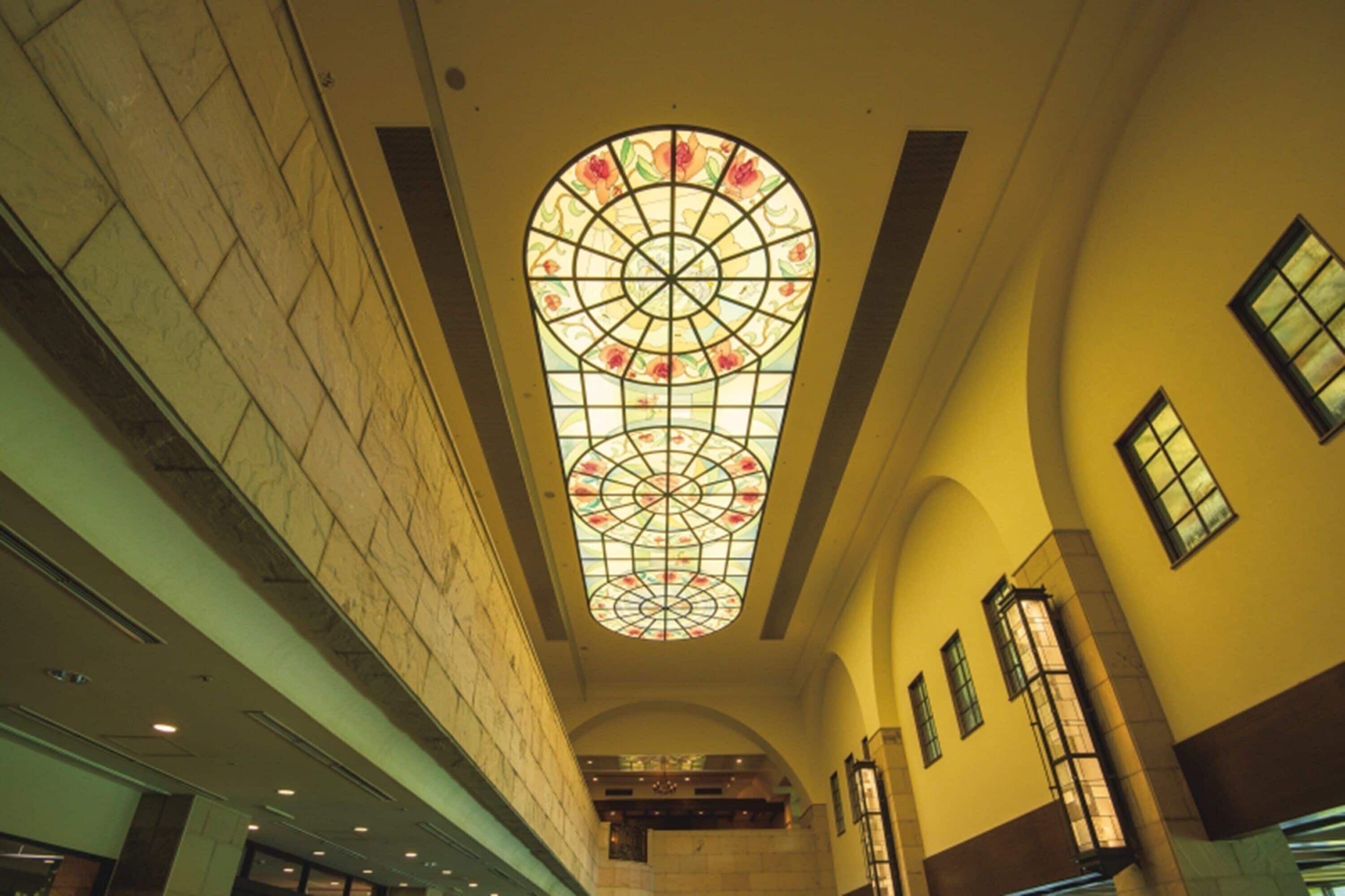 2 restaurants, breakfast, dinner served; international cuisine