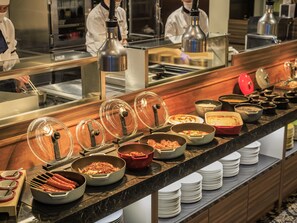 2 restaurants; breakfast and dinner served  - Hakone Sengokuhara Prince Hotel (Hakone)