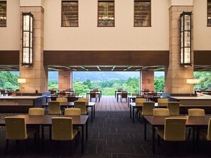 2 restaurants; breakfast and dinner served  - Hakone Sengokuhara Prince Hotel (Hakone)