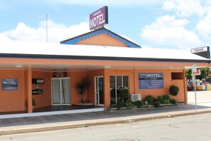 Front of property - Parkside Motel (Ayr)