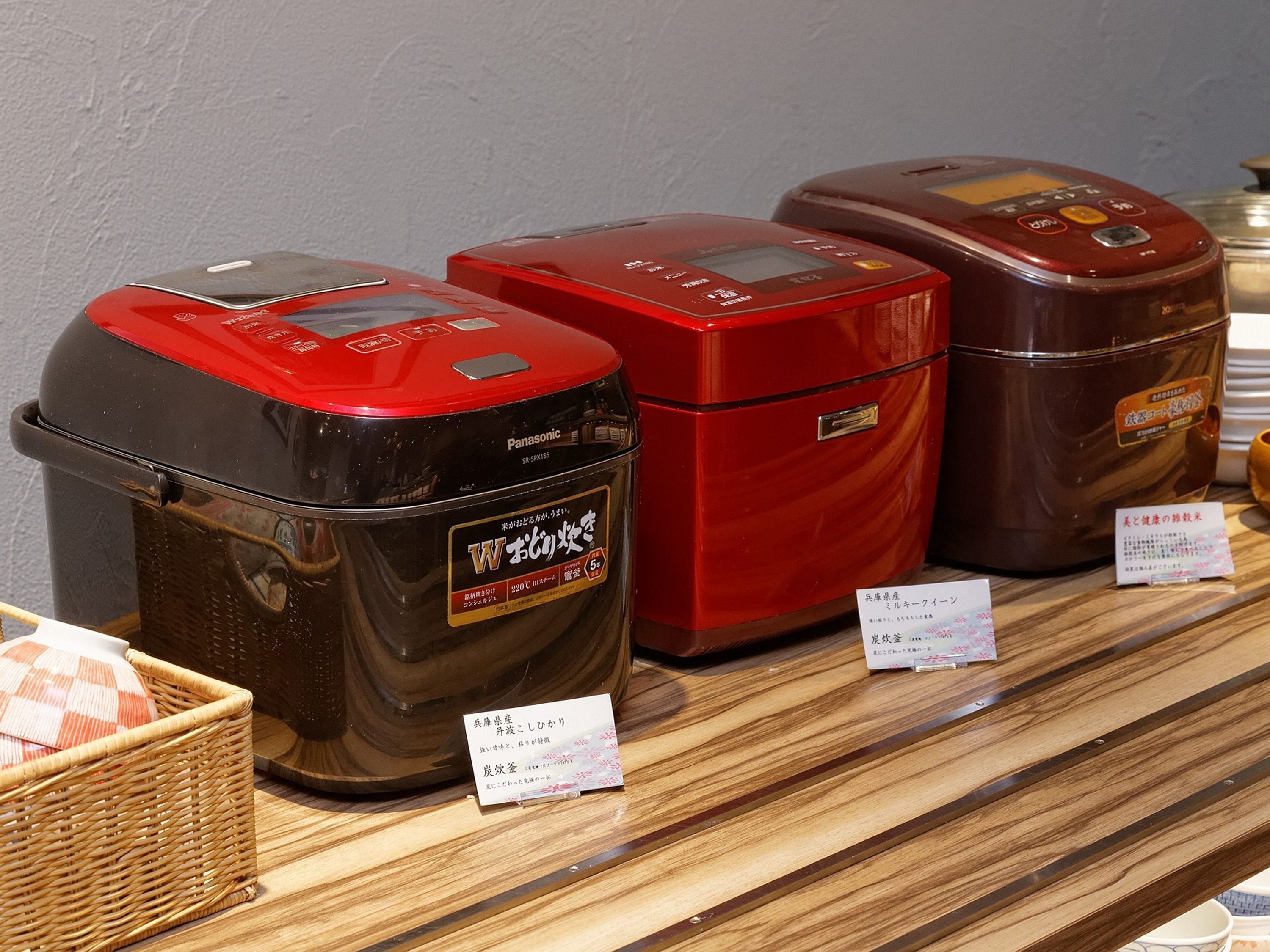 daily buffet breakfast (jpy 1760 per person)