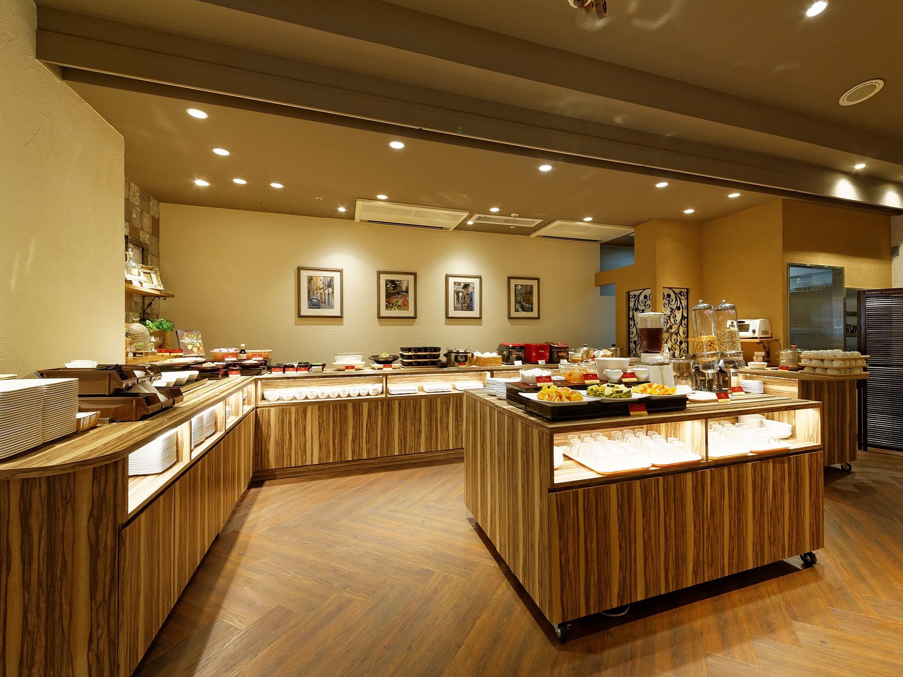 daily buffet breakfast (jpy 1760 per person)