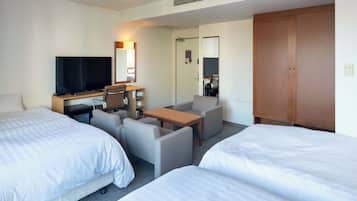 Deluxe Triple, Non Smoking | Desk, laptop workspace, blackout drapes, iron/ironing board