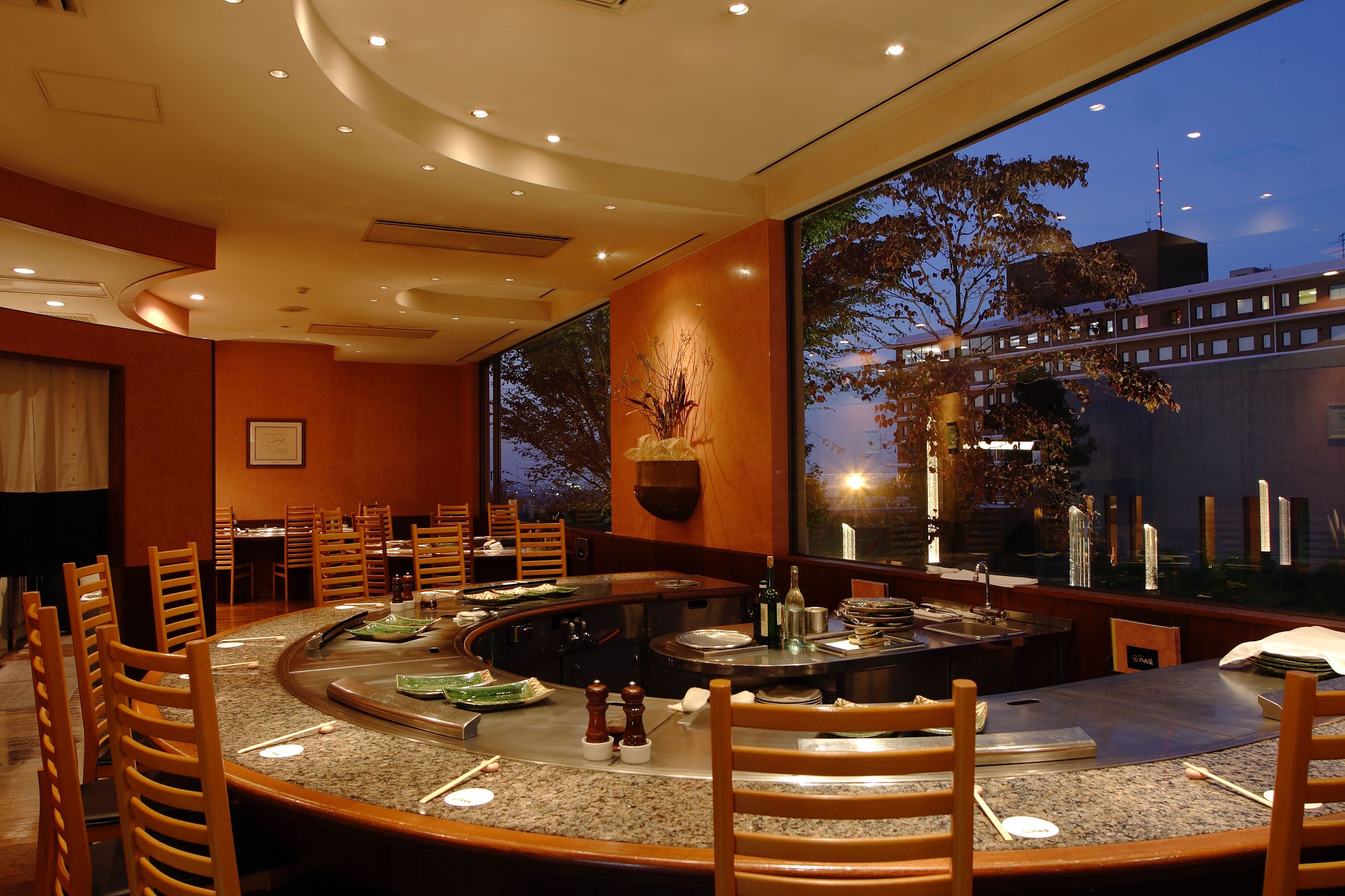 3 restaurants, lunch, dinner served; Italian cuisine 