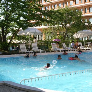 Seasonal outdoor pool