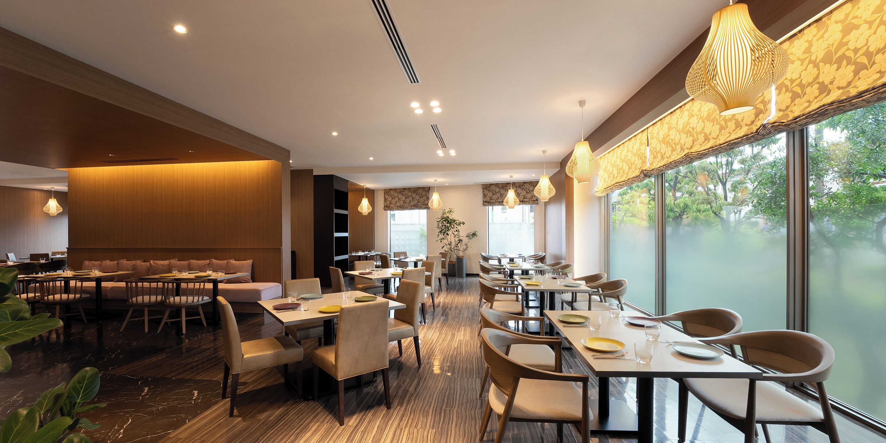 供应早餐和晚餐