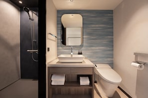Chambre Supérieure, 2 lits une place (1 Single Extra Bed. City Side) | Salle de bain | Sèche-cheveux, chaussons, toilettes avec bidet électronique