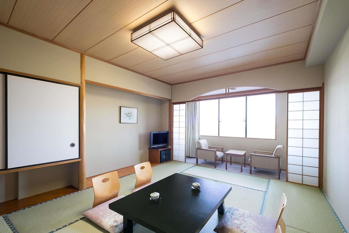 Classic Room (Japanese Style. City Side) | Peti besi dalam bilik, Wi-fi percuma, cadar katil