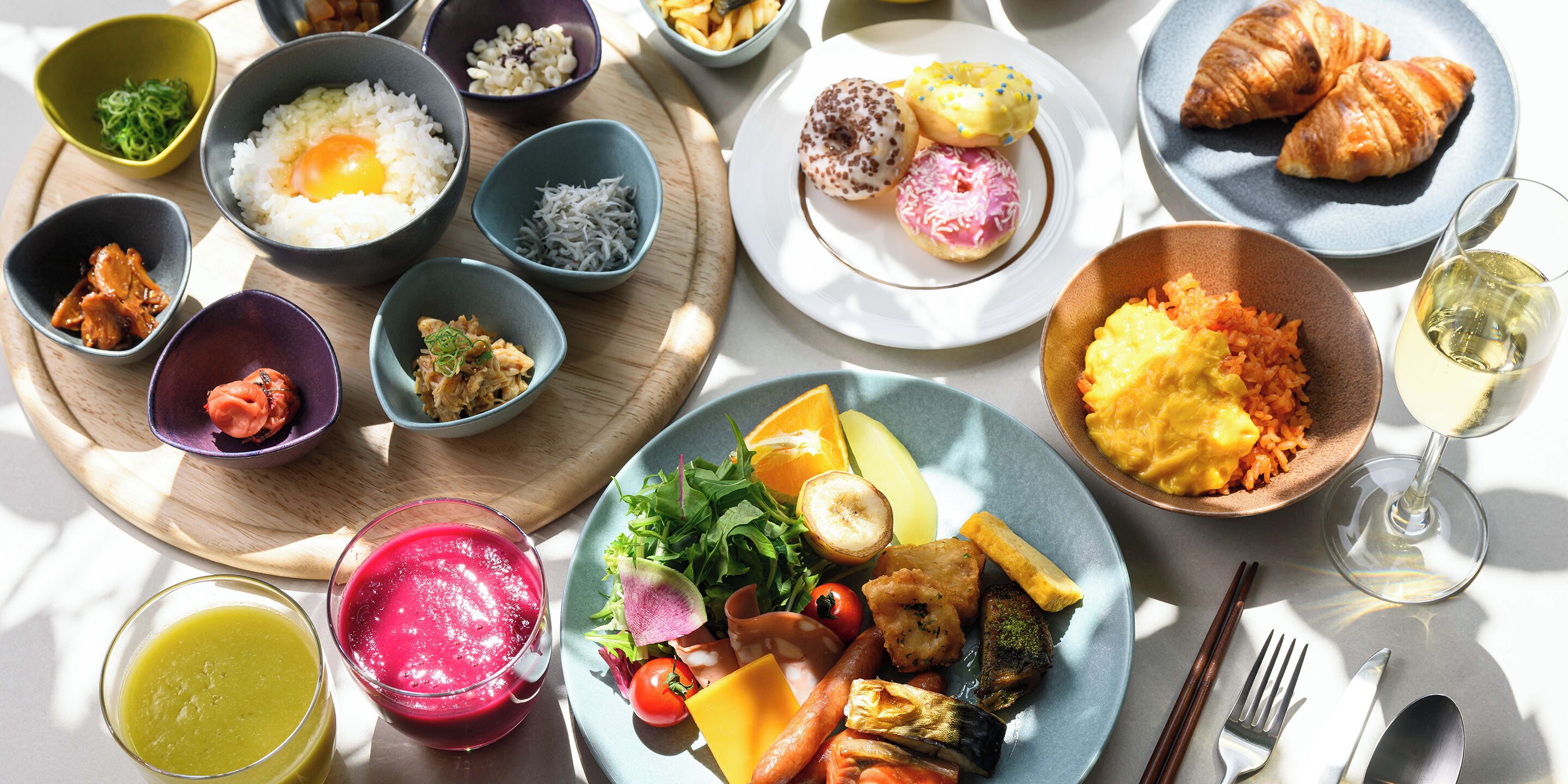 Daily buffet breakfast (JPY 3800 per person)