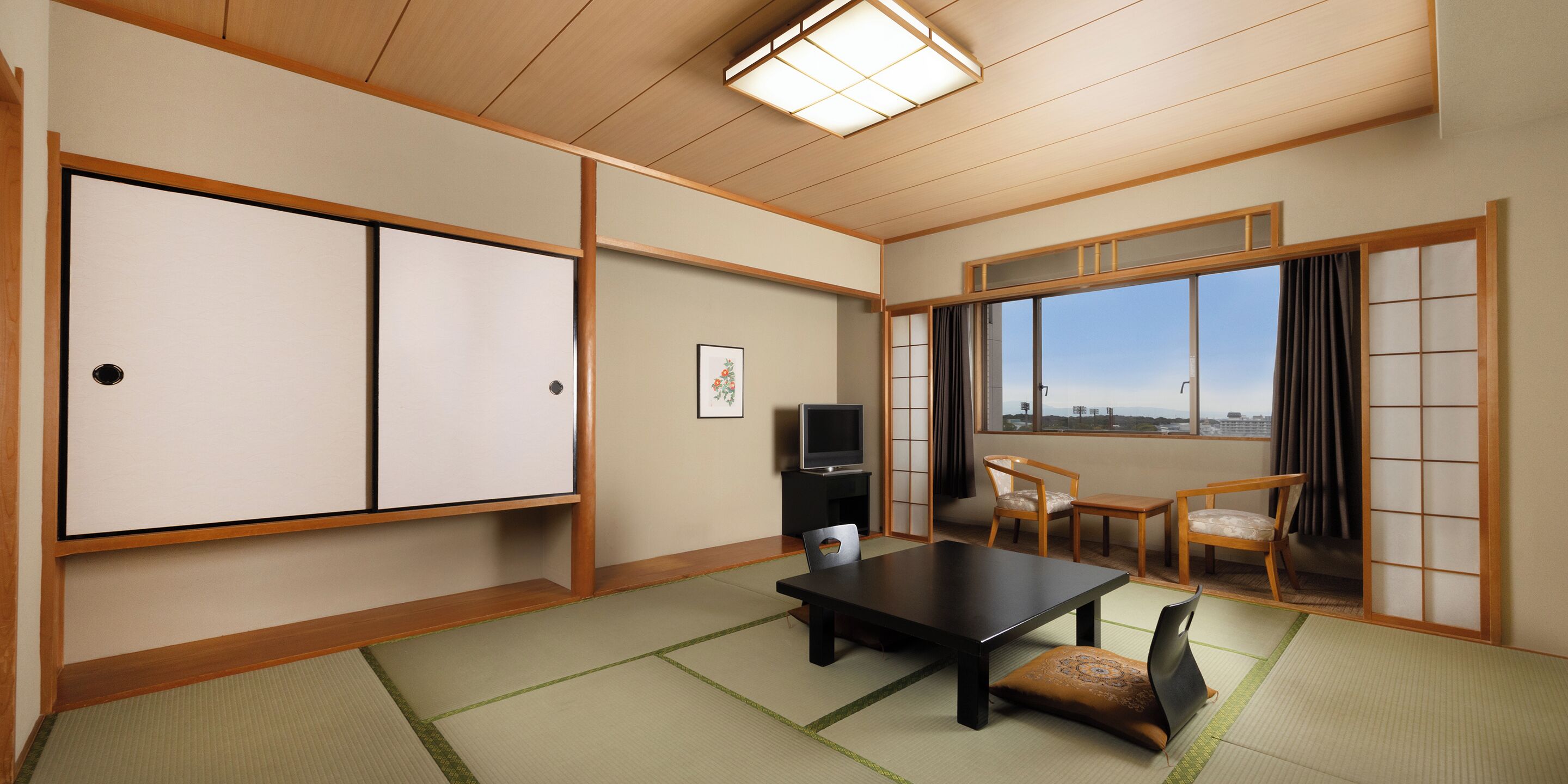 In-room safe, free WiFi, bed sheets