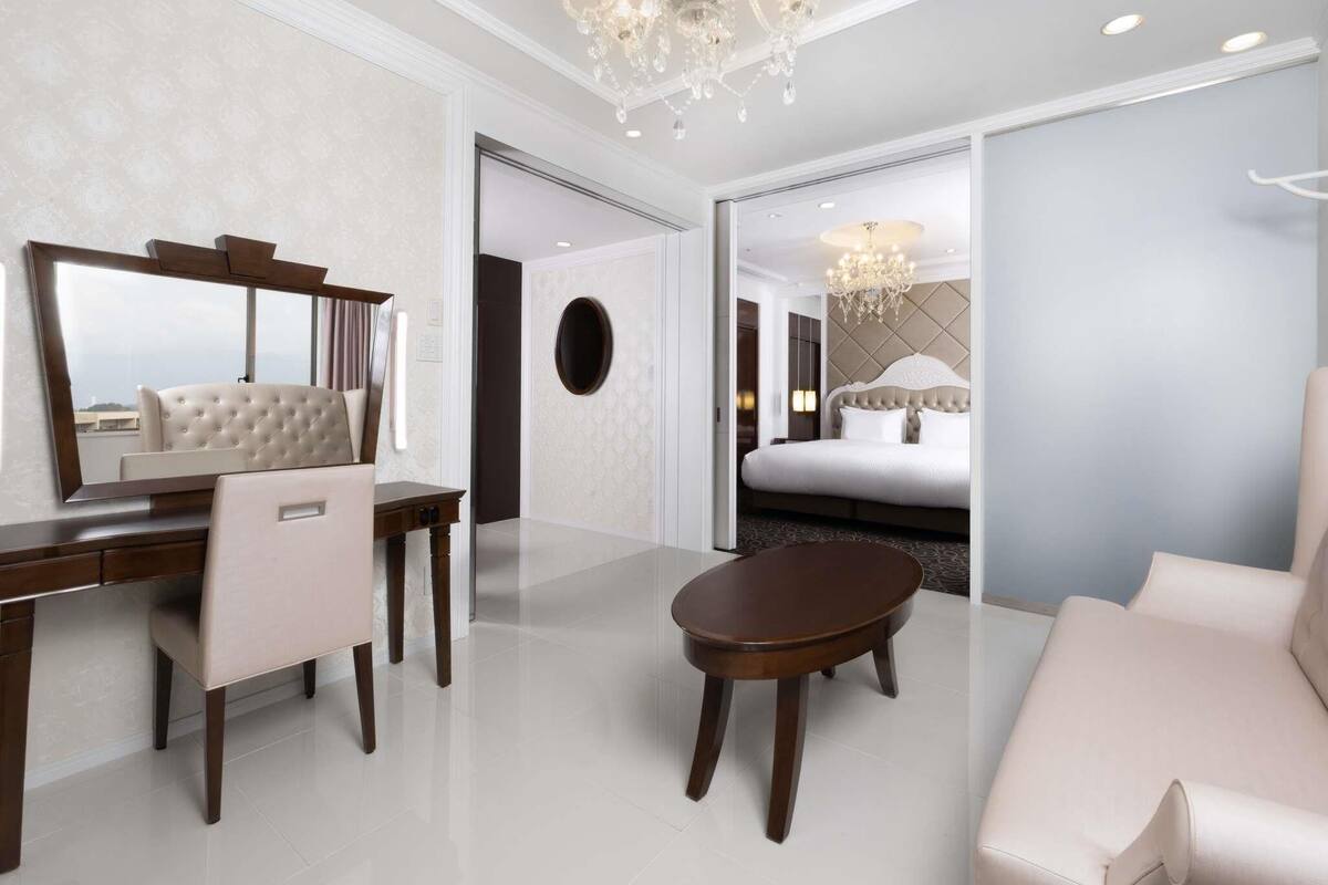 Standard Suite, 1 King Bed