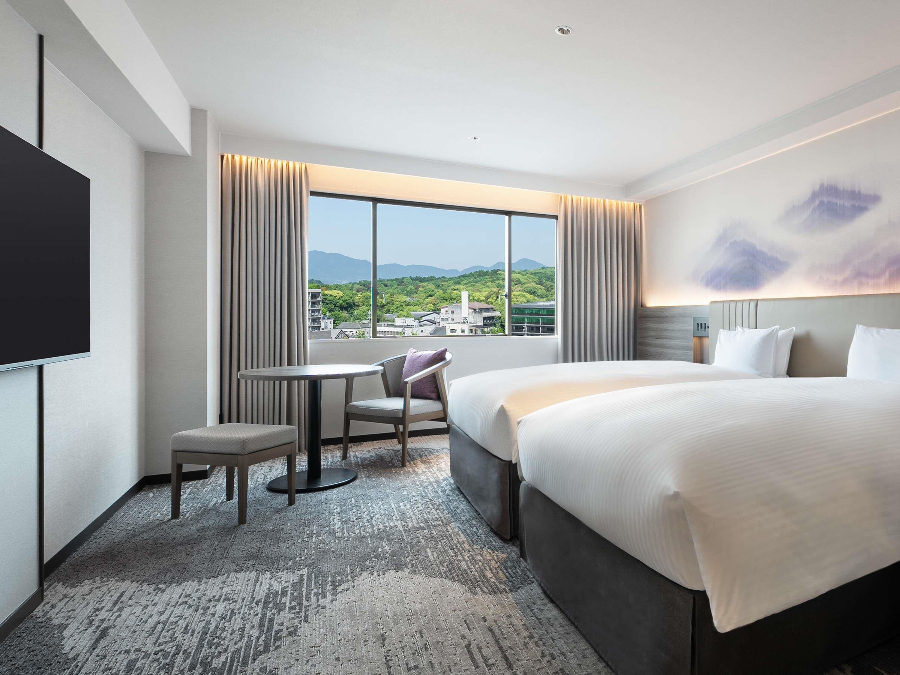 Superior Room, 2 Single Beds (1 Single Extra Bed. City Side)