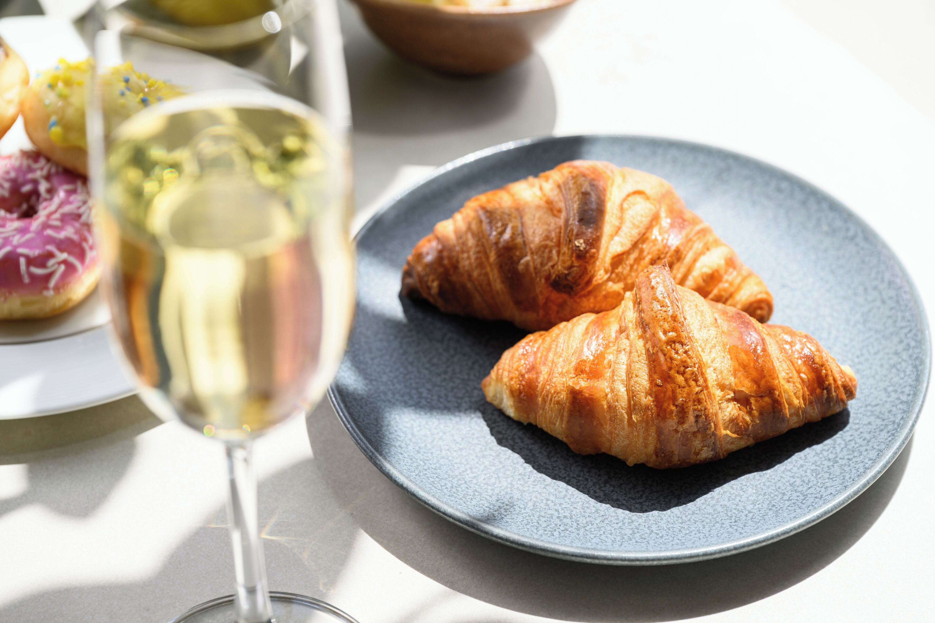 daily buffet breakfast (jpy 3800 per person)