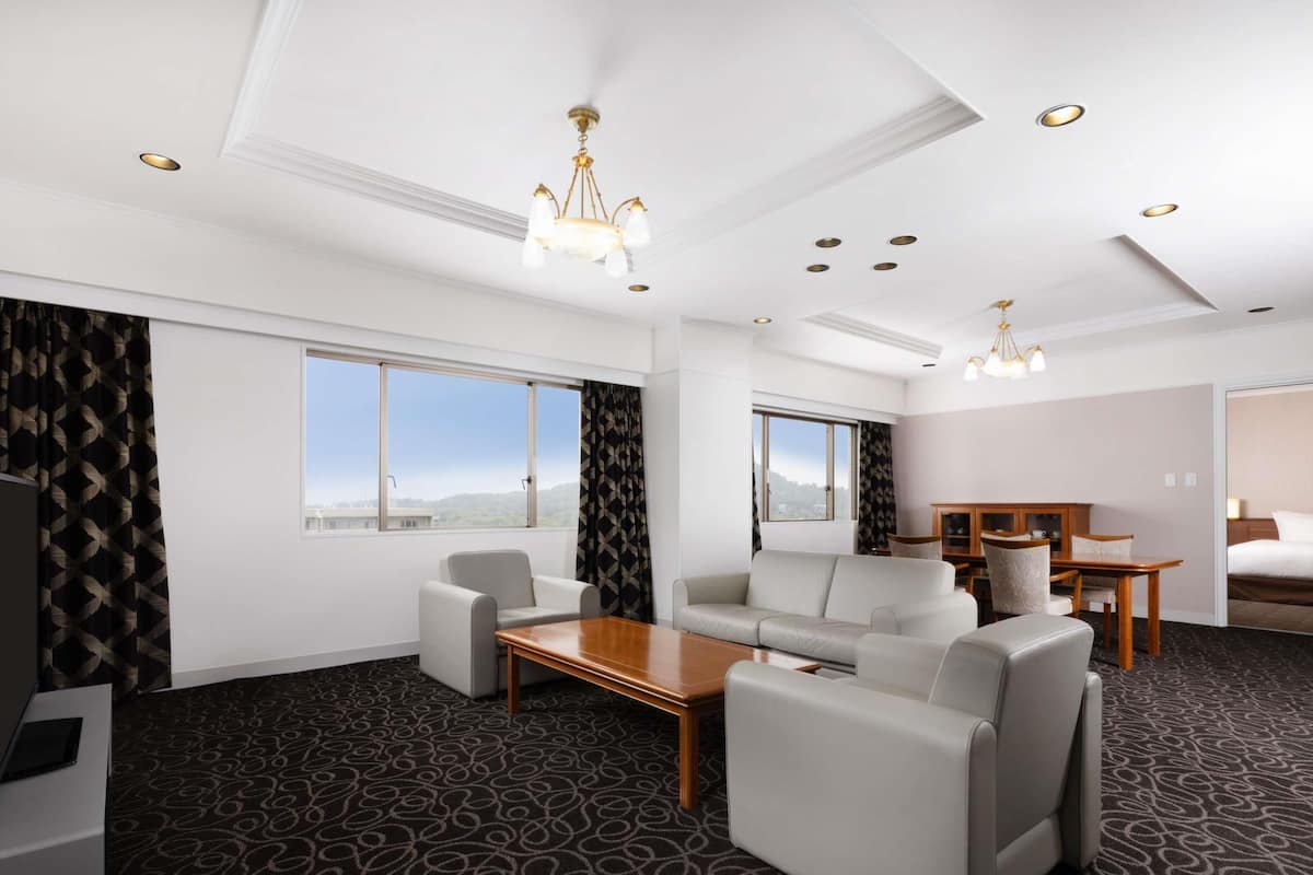 Deluxe Suite, Berbilang Katil (City Side) | Peti besi dalam bilik, Wi-fi percuma, cadar katil