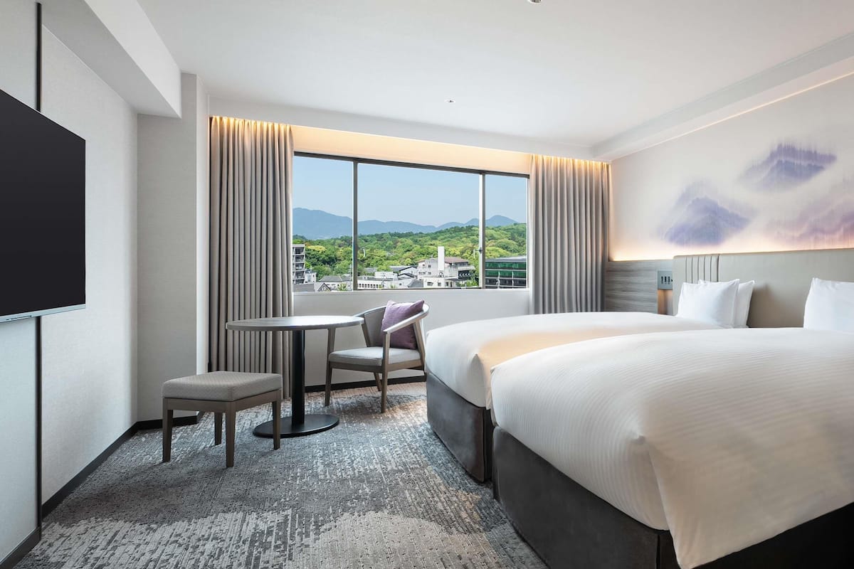 高級客房, 2 張單人床 (1 Single Extra Bed. City Side) | 房內夾萬、免費 Wi-Fi、床單