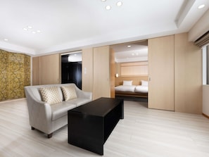 In-room safe, free WiFi, bed sheets