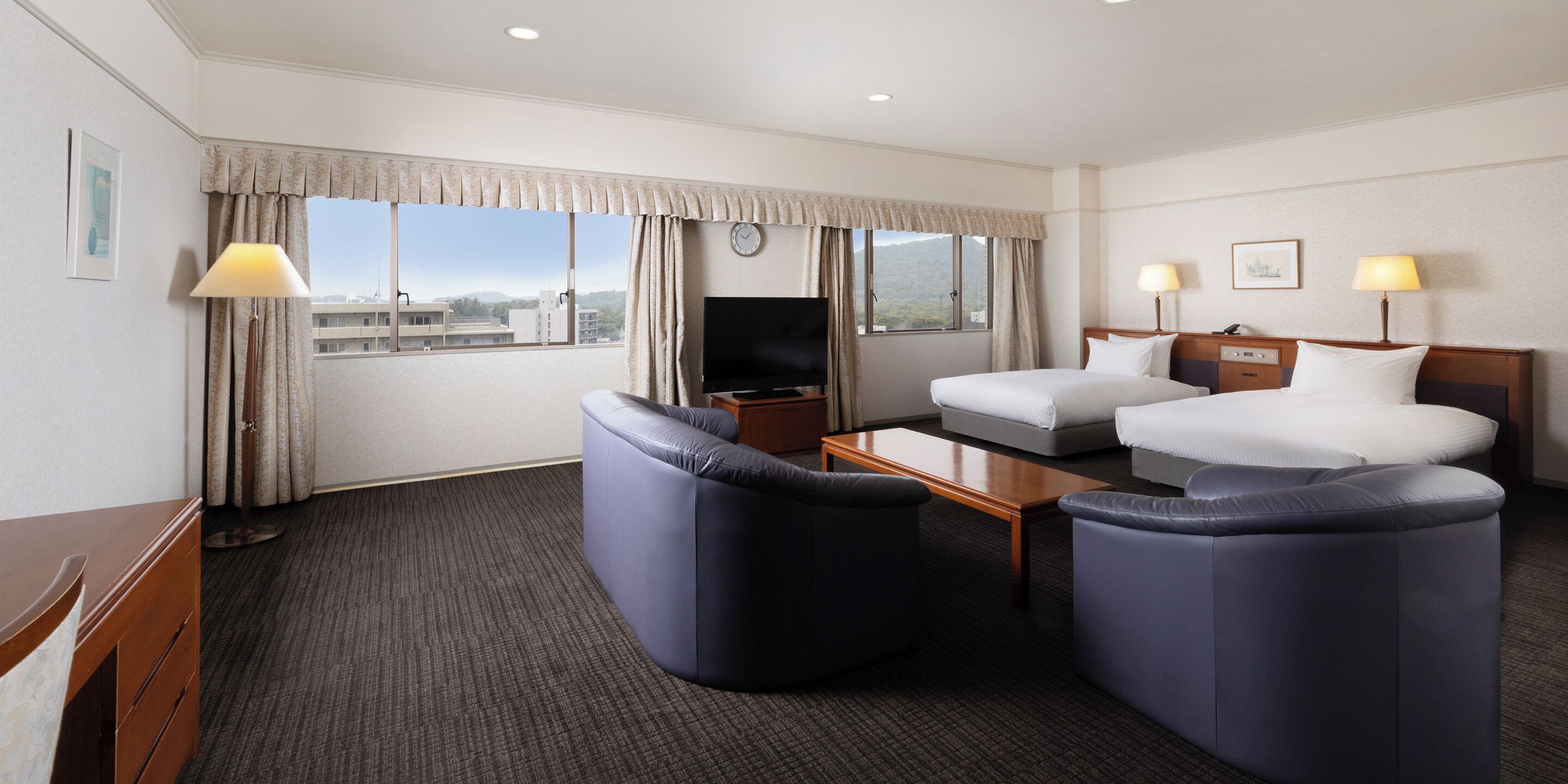 Classic Suite, 2 Single Beds (City Side)