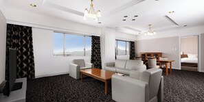 Deluxe Suite, Multiple Beds (City Side)