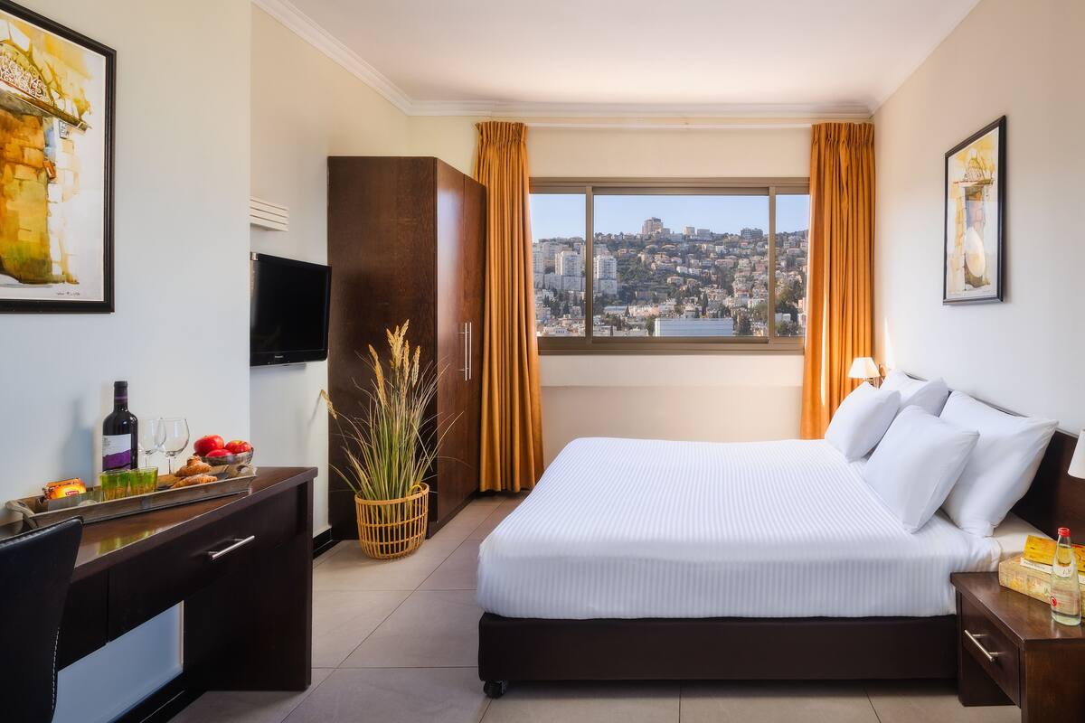 Classic Double or Twin | In-room safe, blackout drapes, iron/ironing board (on request)