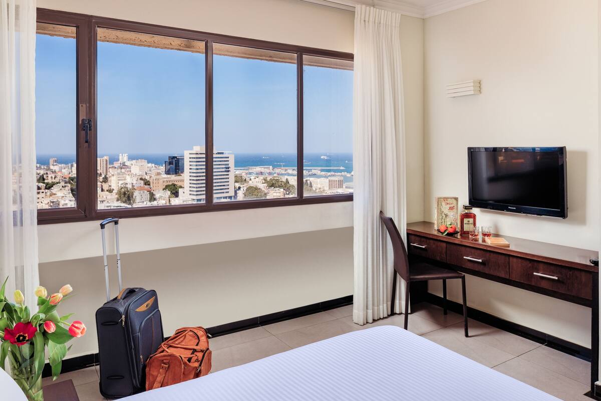Classic Double or Twin with Sea View | In-room safe, blackout drapes, iron/ironing board (on request)