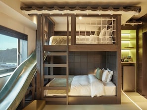 ONE Castle Suite(4 beds) For 2-4 people use, Non Smoking