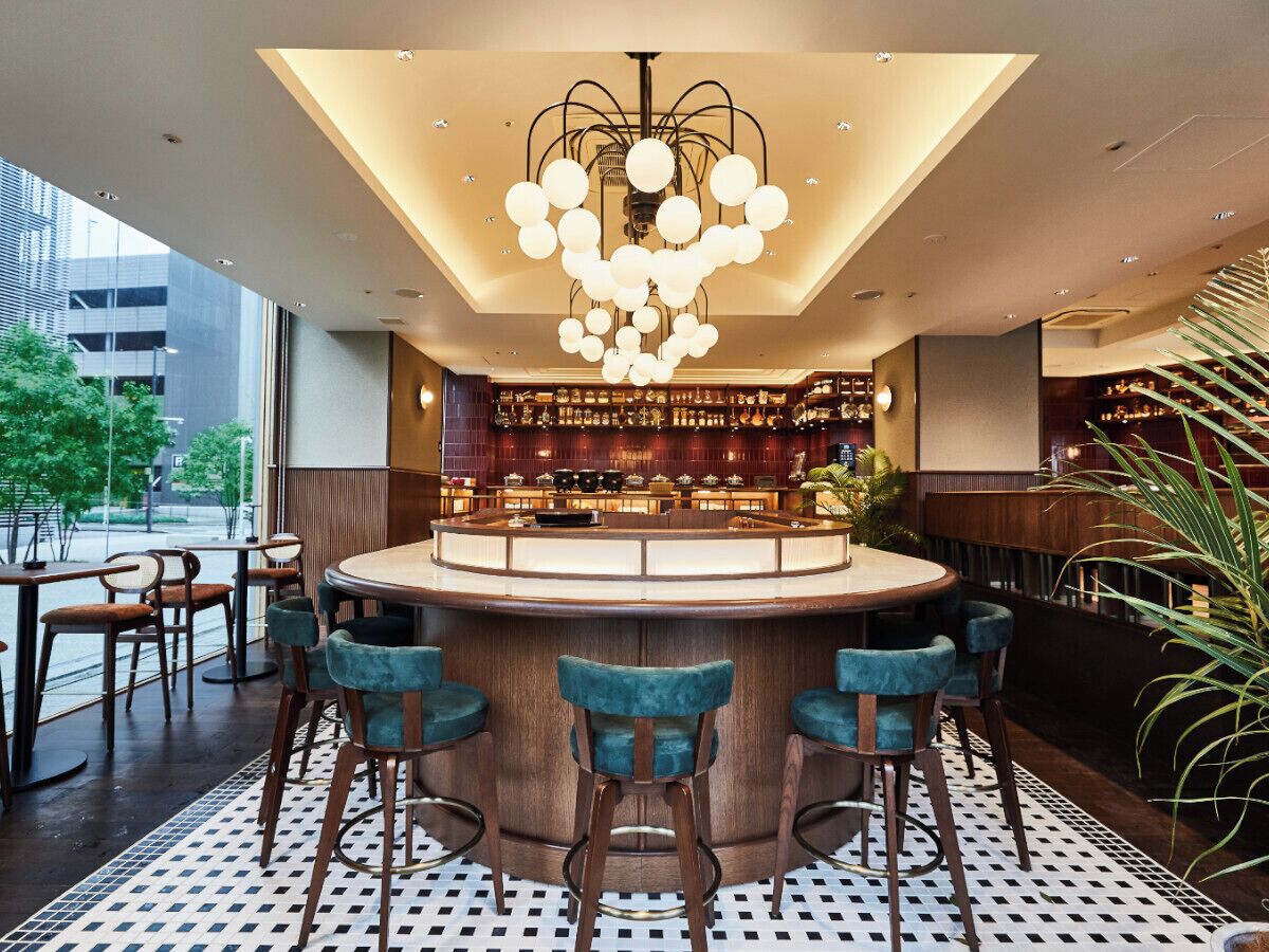 2 restaurants, breakfast served