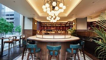 2 restaurants, breakfast served