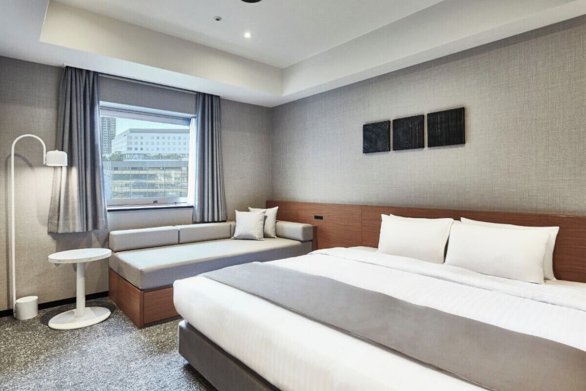 Doppia Deluxe, 1 letto king con divano letto, non fumatori (1-3 pax use) | 1 camera, una scrivania, ferro/asse da stiro, Wi-Fi gratuito