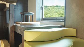 ONE Castle Suite(4 beds) For 2-4 people use, Non Smoking | Desk, iron/ironing board, free WiFi, bed sheets