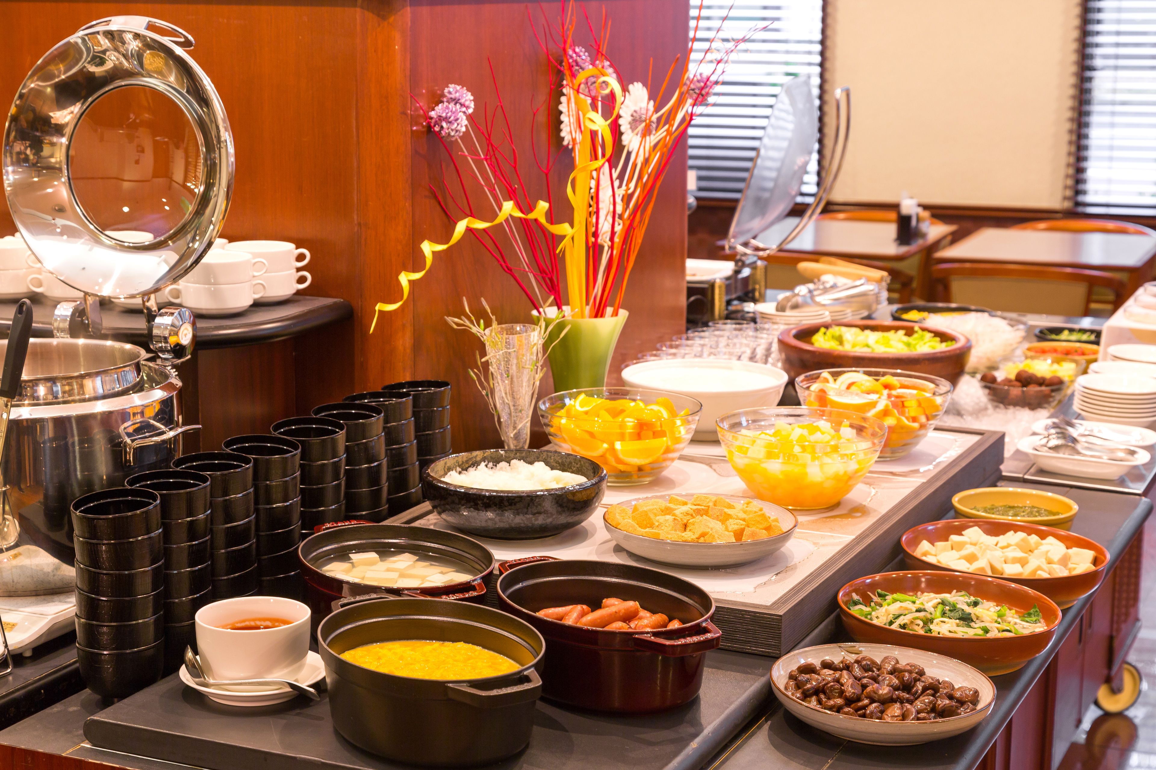 Daily buffet breakfast (JPY 2000 per person)