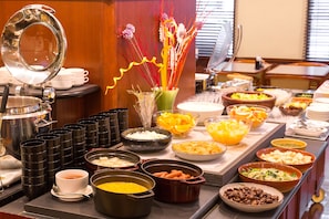 A buffet with various dishes and beverages. - Takamatsu Tokyu REI Hotel (Takamatsu)