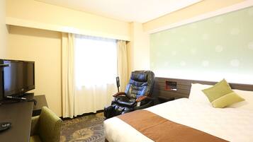 Desk, iron/ironing board, free WiFi, bed sheets
