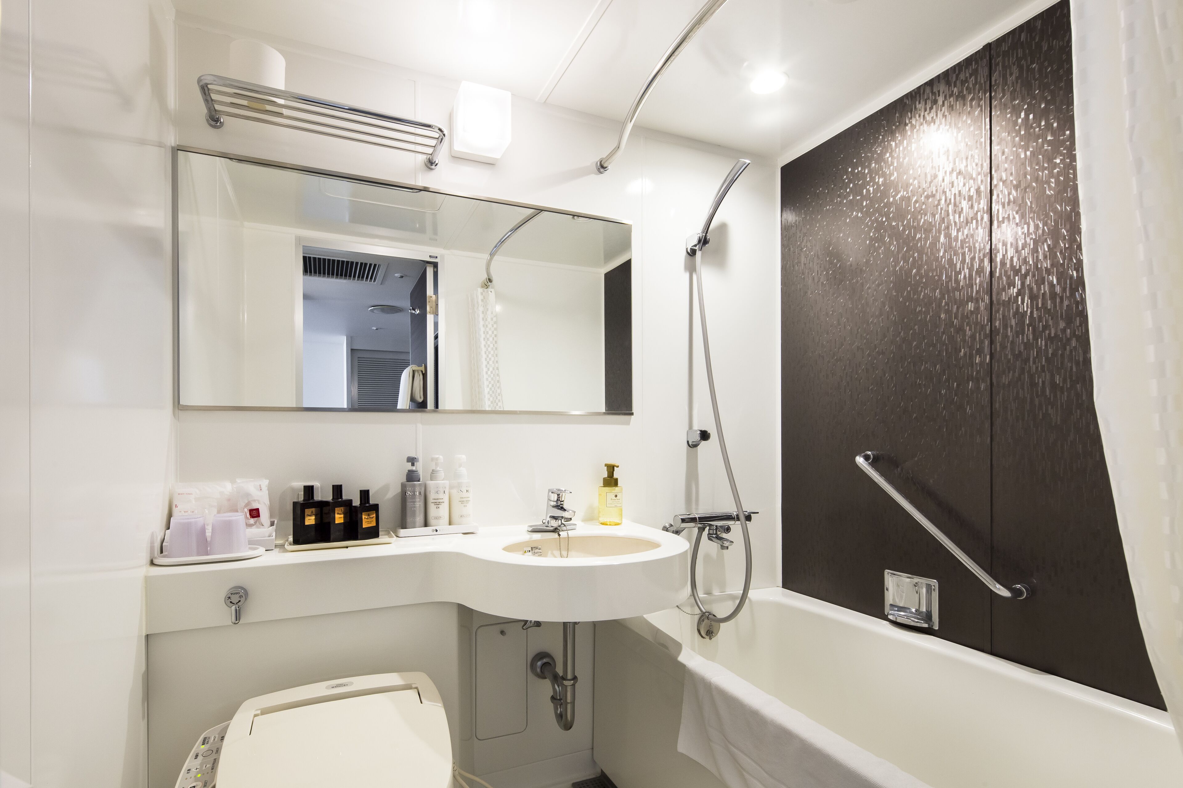 superior double room, non smoking (4f, extra sofa bed for 3rd person) | bathroom | combined shower/bathtub, deep-soaking bathtub, free toiletries