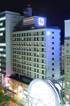A multi-story building with the sign "TOKYU REI HOTEL" prominently displayed. - Takamatsu Tokyu REI Hotel (Takamatsu)