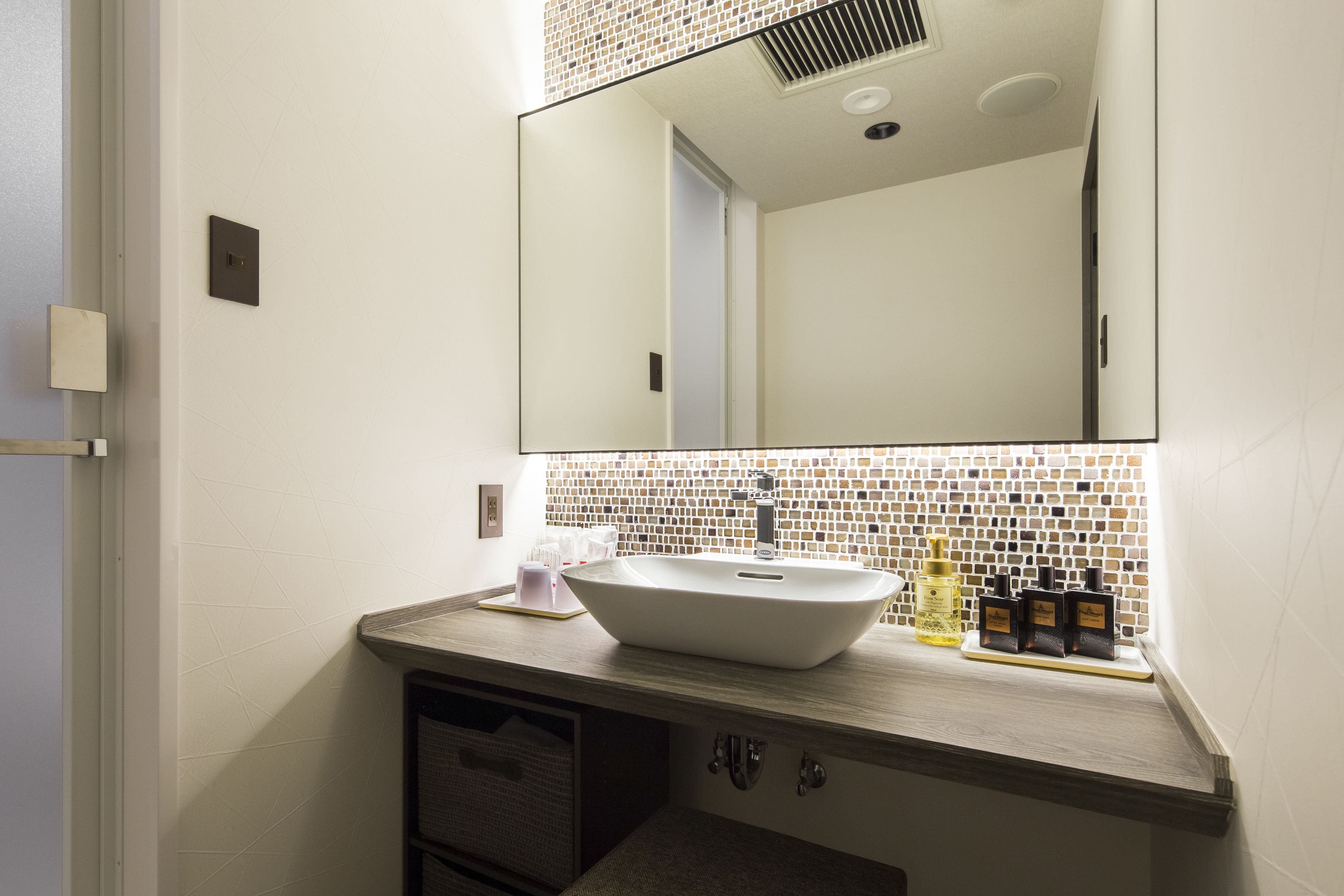 japanese & western style room, non smoking | bathroom | combined shower/bathtub, deep-soaking bathtub, free toiletries