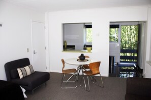 Deluxe Apartment, 1 Bedroom, Kitchenette (Lounge) | Living area