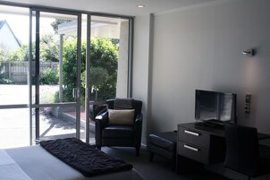 华丽开间, 无烟房 (Terrace or Balcony) | 起居区 | 液晶电视