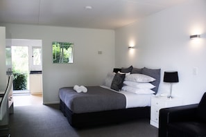 Studio, Non Smoking | Iron/ironing board, cribs/infant beds, free WiFi, bed sheets - Pacific Park (Dunedin)